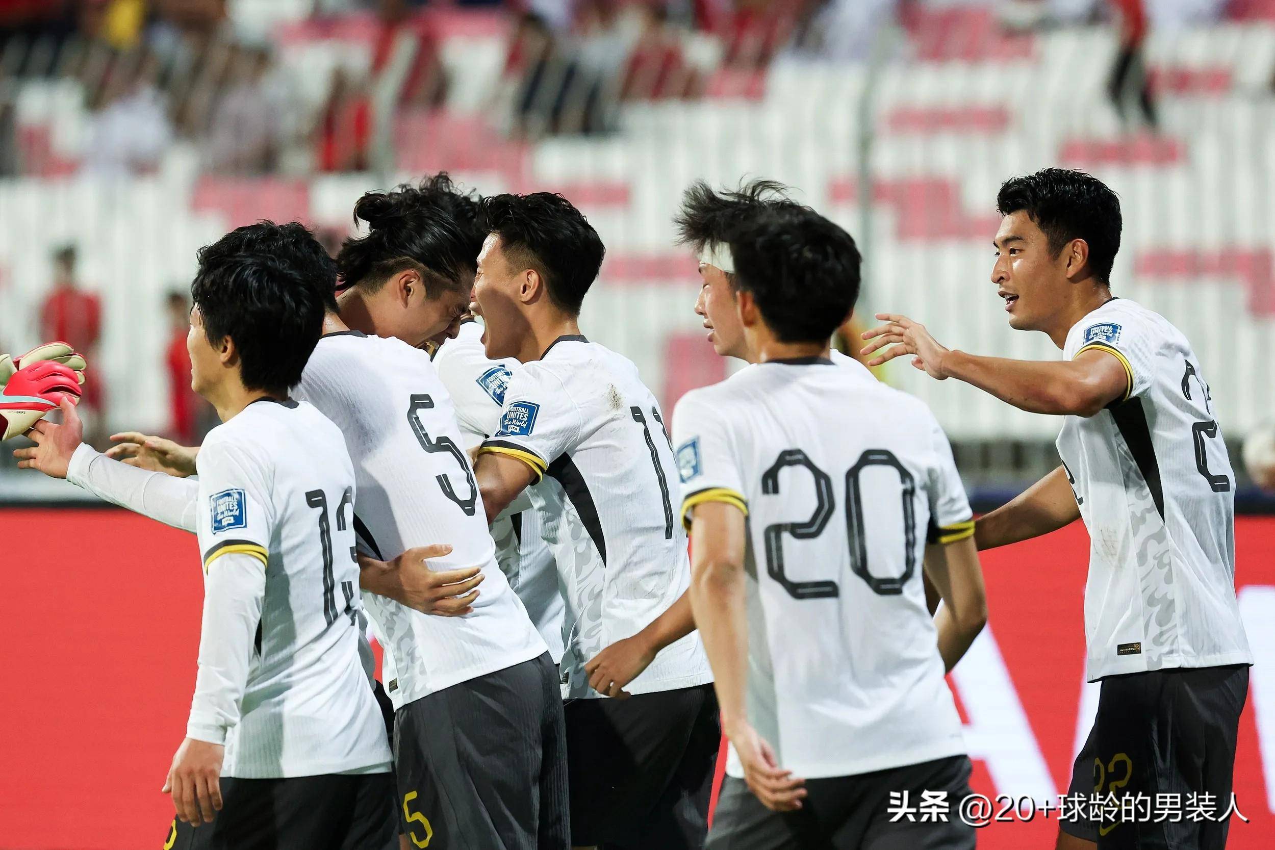 上海队在比赛结束后取得胜利，士气高涨的简单介绍