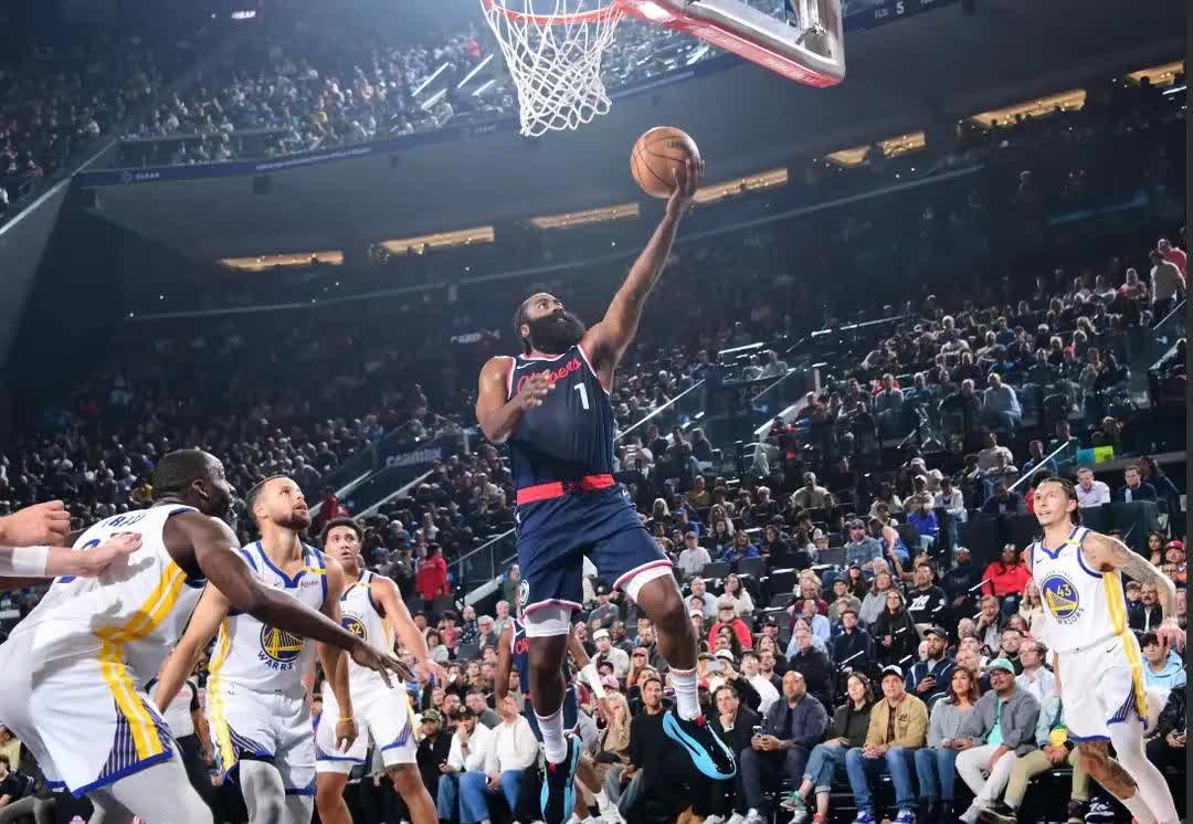 关于快船队季后赛出局，主帅宣布引咎辞职，两个方面程序.的信息